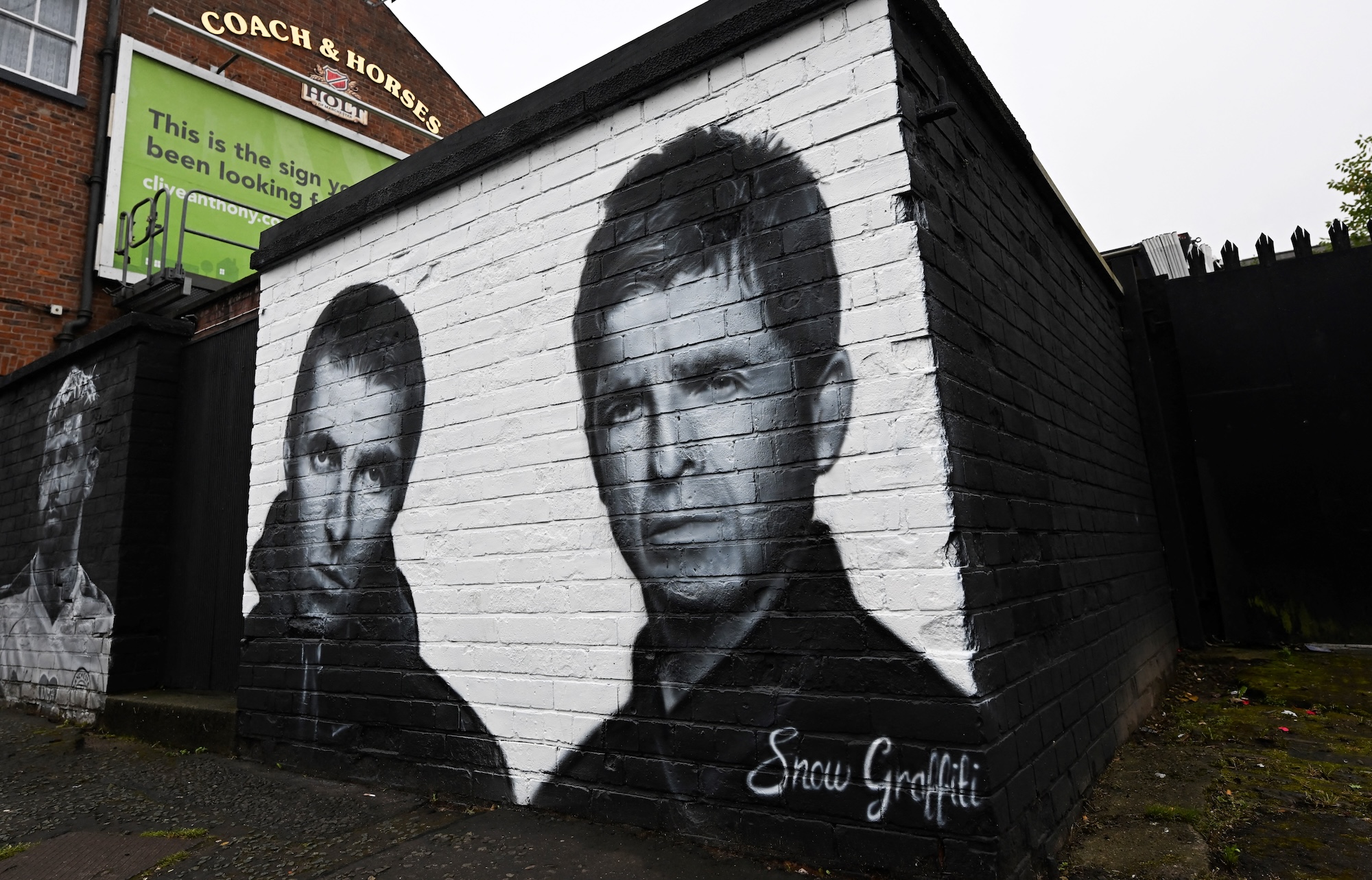 Oasis mural Snow Graffiti Coach & Horses